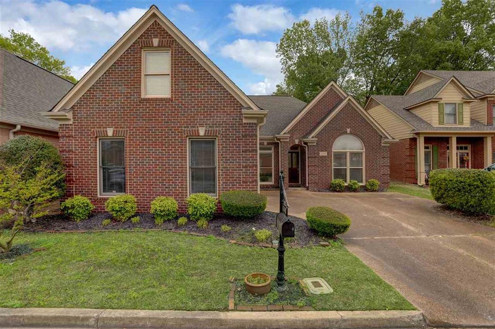 Zero lot line community, tucked away in center of 