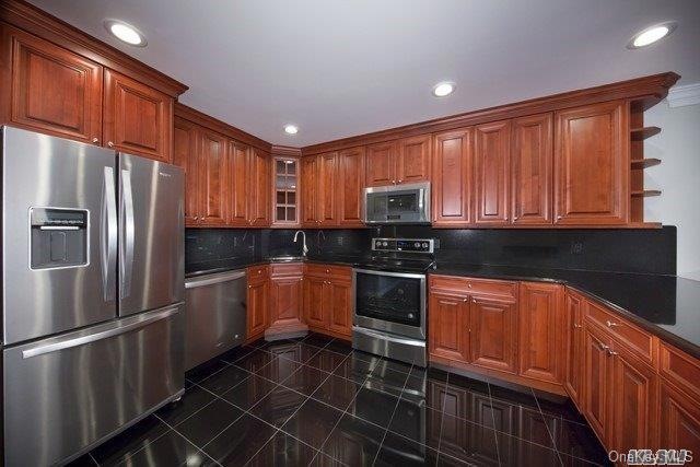 400 Adams Way unit 180, Sayville, NY 11782 - photo 1