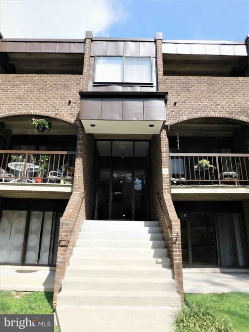 Chestnut Grove Condominiums unit 11244-354, Reston, VA 20190 - photo 1