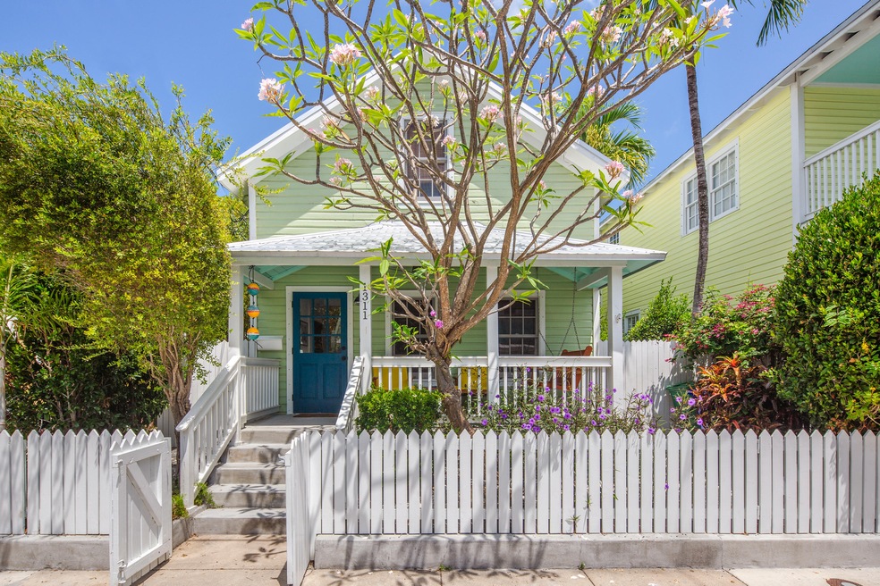 1311 Pine St-26