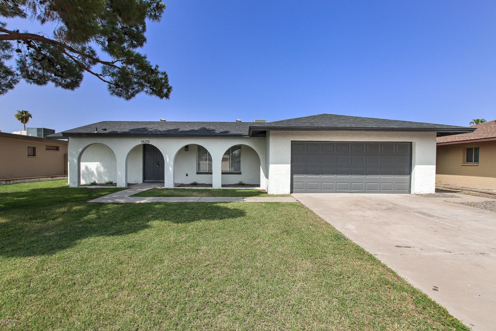 1620 E La Donna Ln-1