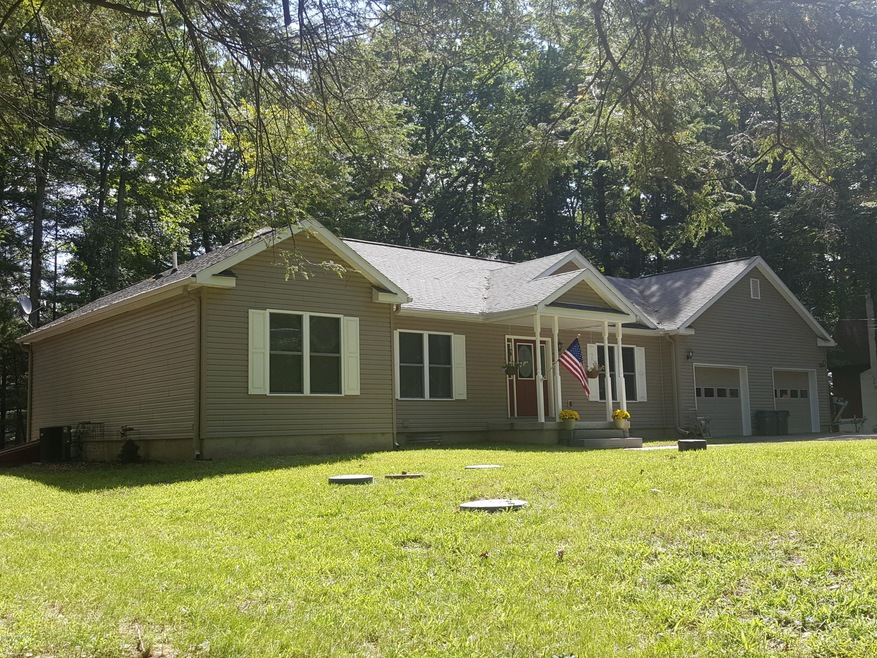 125 Hemlock Point Ct, Hawley, PA 18428 - photo 1