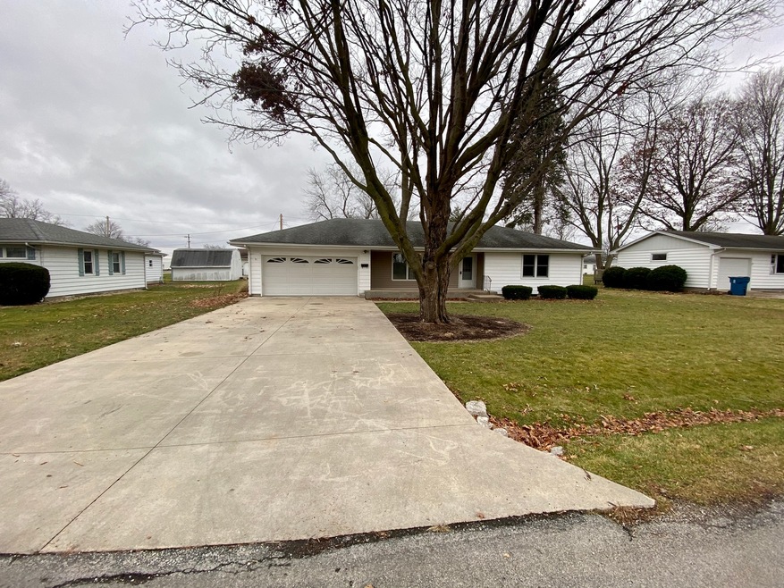 914 Warren St, Chenoa, IL 61726 - photo 1