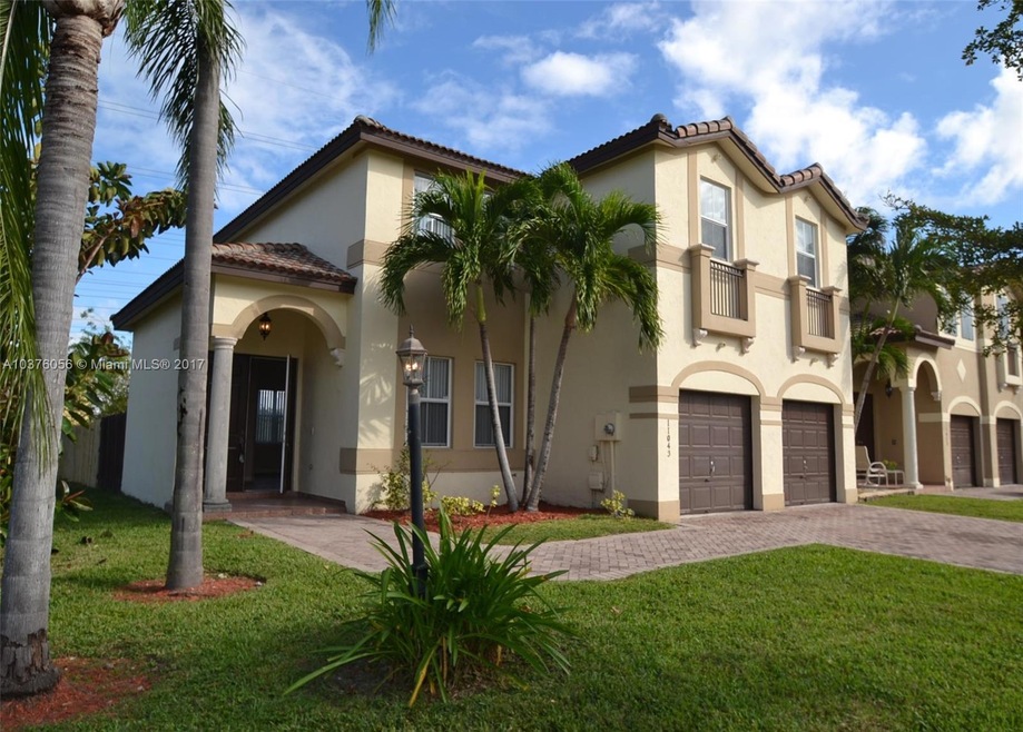 11043 NW 48th Ln, Doral, FL 33178 - photo 1