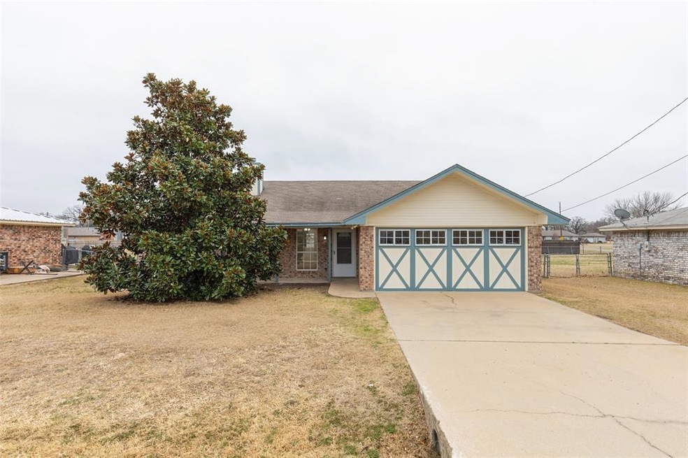 3905 Country Meadows Rd, Granbury, TX 76049 - photo 1