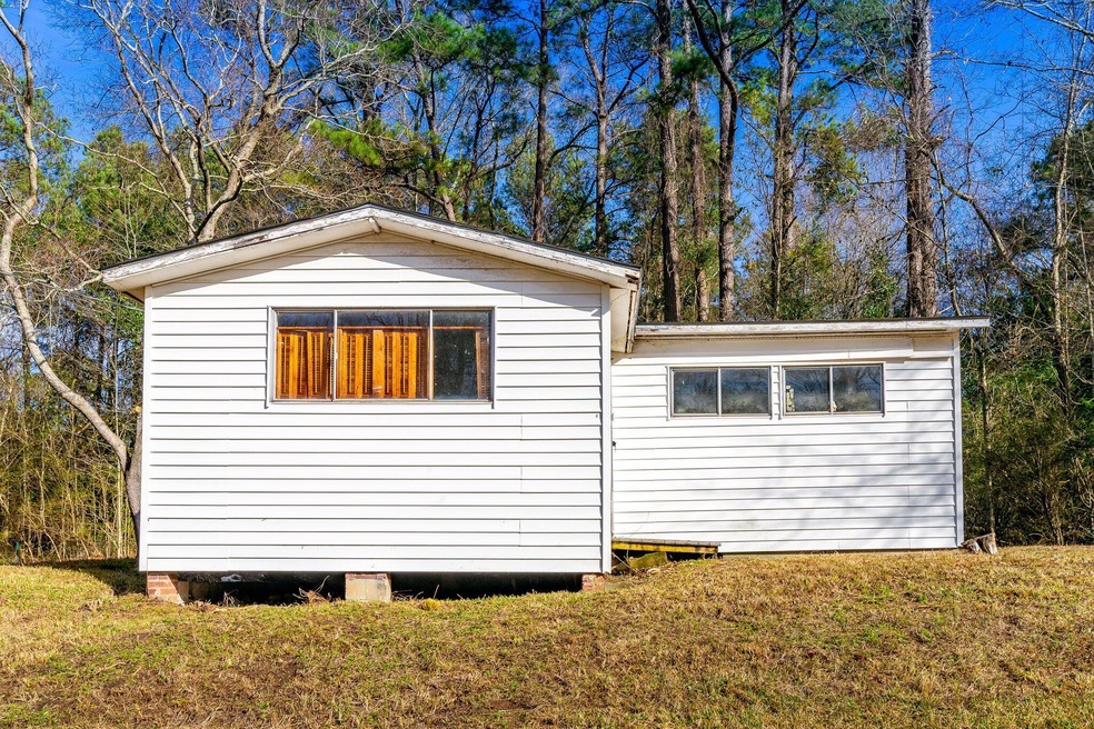 1 Exterior (1 of 3)