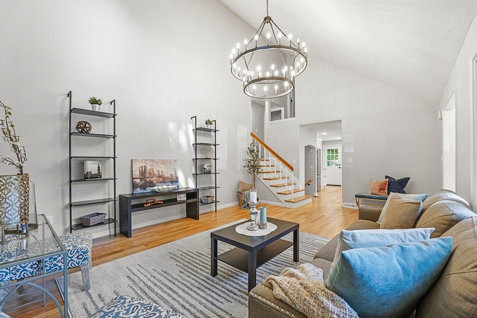 Sold $585,000 • Co-Listing Agent