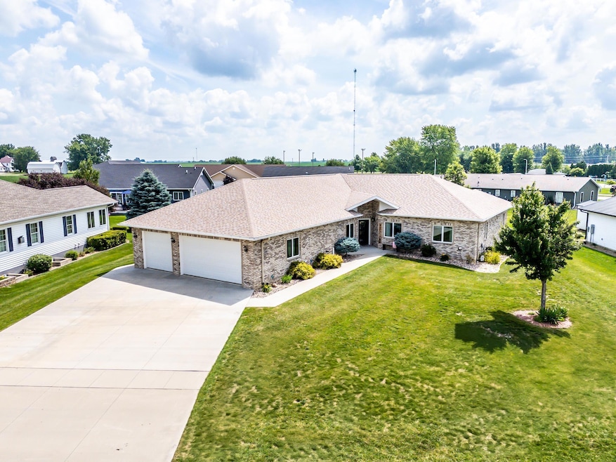 606 W View Dr, Readlyn, IA 50668 - photo 1