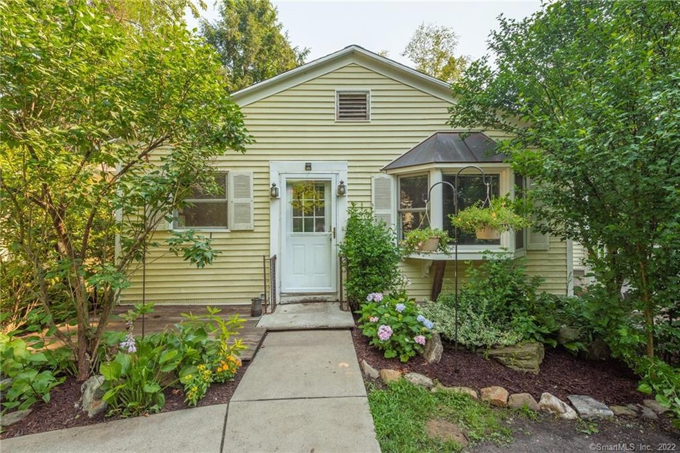 72 Alpine Cir, Sandy Hook, CT 06482 - photo 1