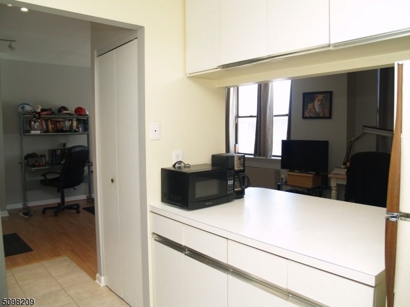 111 Mulberry St unit 7-D, Newark, NJ 07102 - photo 1