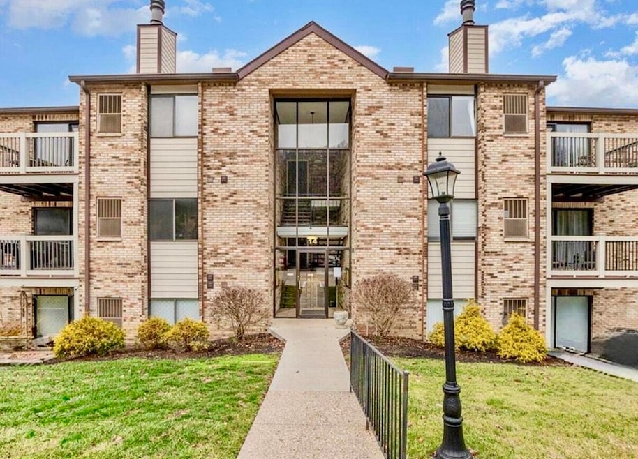 14 Woodland Hills Dr unit 8, Southgate, KY 41071 - photo 1