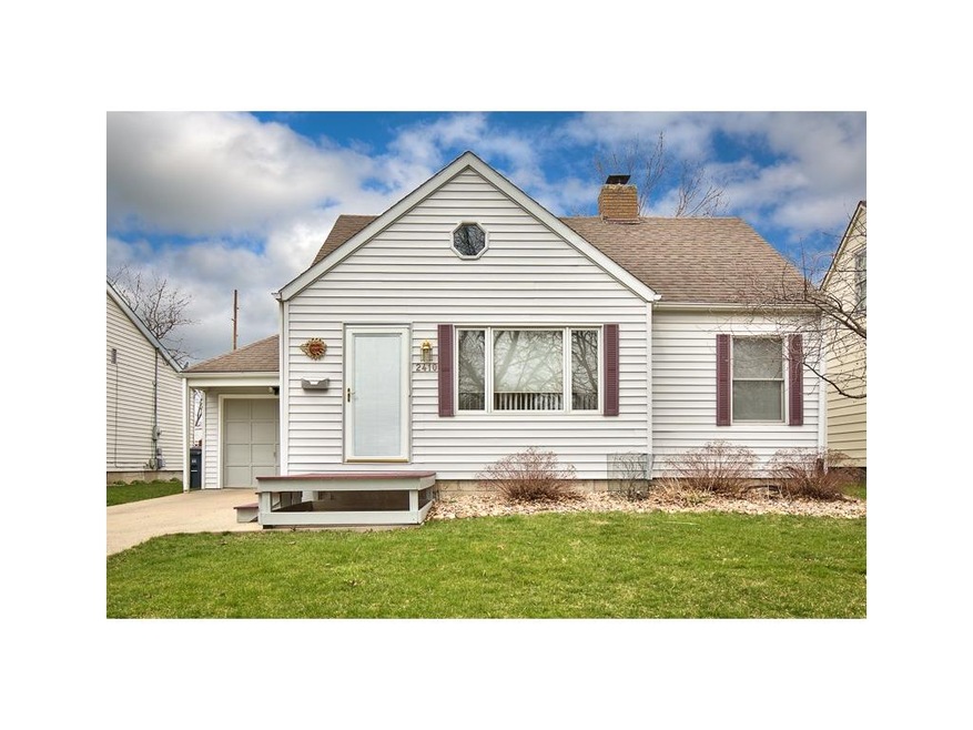 VINYL SIDING, ALUMINUM SOFFIT AND GUTTERS, STEEL A