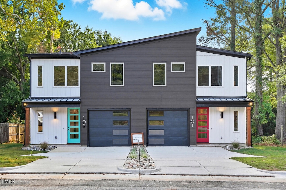 304 King Charles Unit 1-129