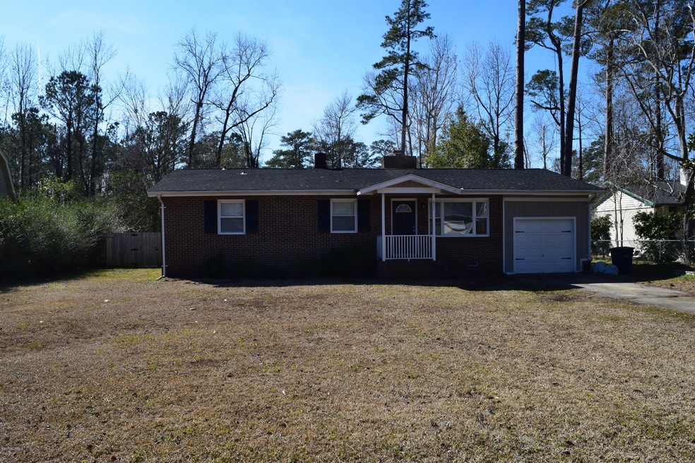 811 Littlejohn Ave, Jacksonville, NC 28546 - photo 1