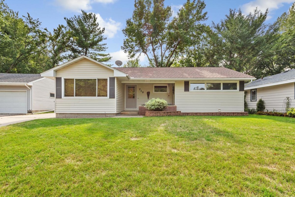 710 Upper Johnson Cir, Saint Peter, MN 56082 - photo 1