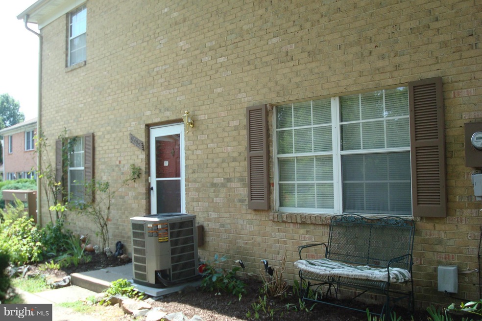 9704 Hagel Cir unit C, Lorton, VA 22079 - photo 1