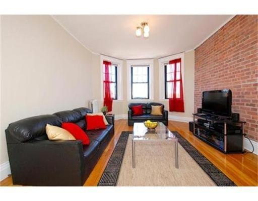 386 Riverway unit 5, Boston, MA 02115 - photo 1