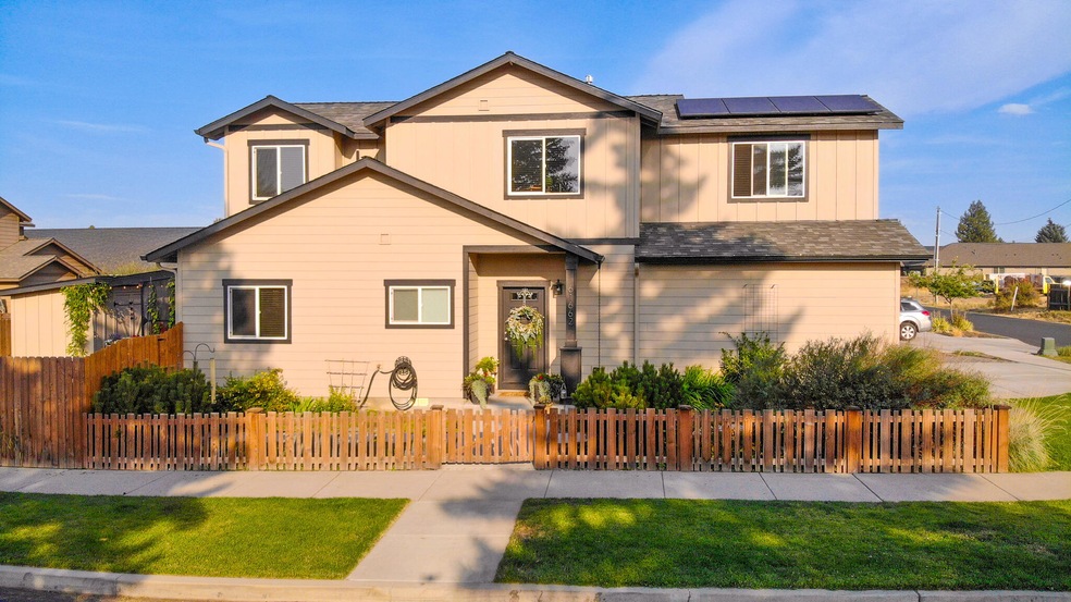 61662 Daly Estates Dr, Bend, OR 97702 - photo 1