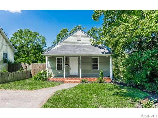 Welcome to 2616 Lakeside!  This charming 3BR/2BA h