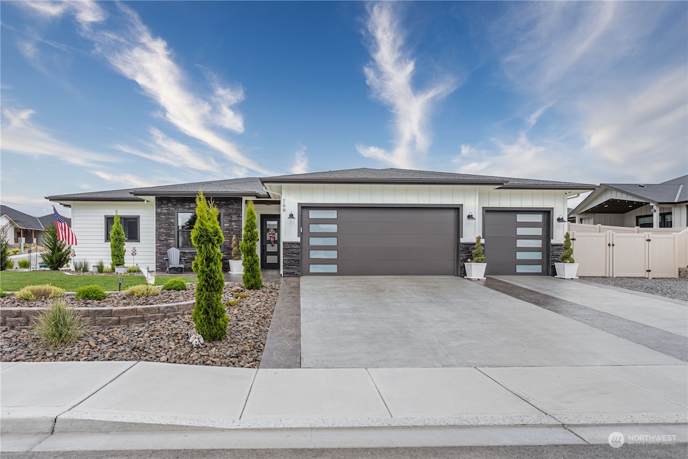 760 S Perry Ave, East Wenatchee, WA 98802 - photo 1