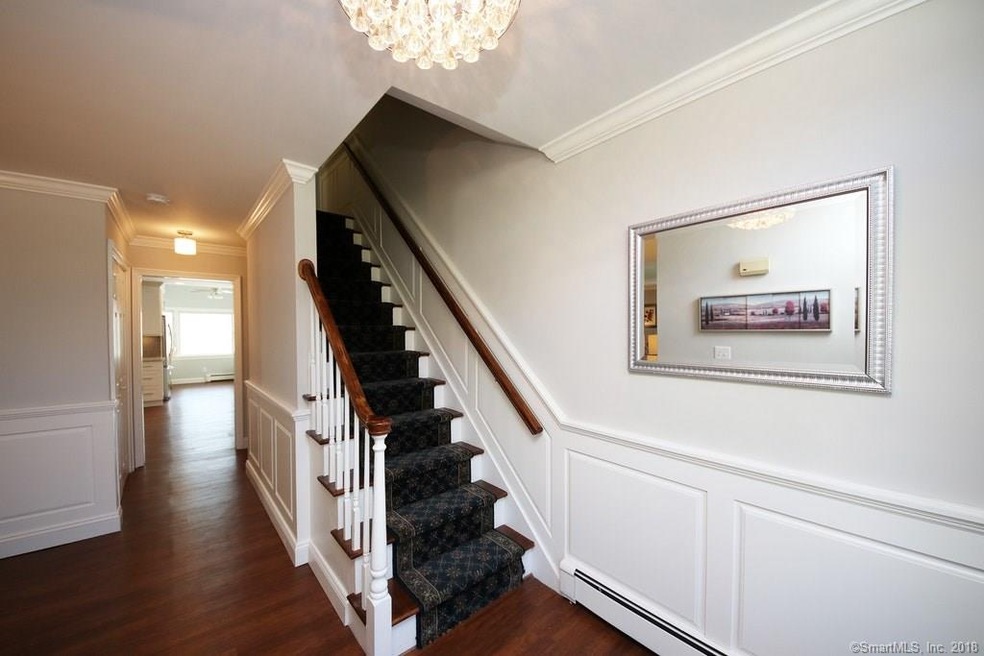 1820 Stratfield Rd, Fairfield, CT 06825 - photo 1