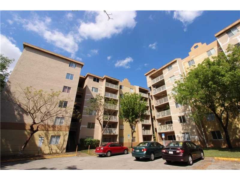 Kendall Lakes Towers unit 511, Miami, FL 33193 - photo 1