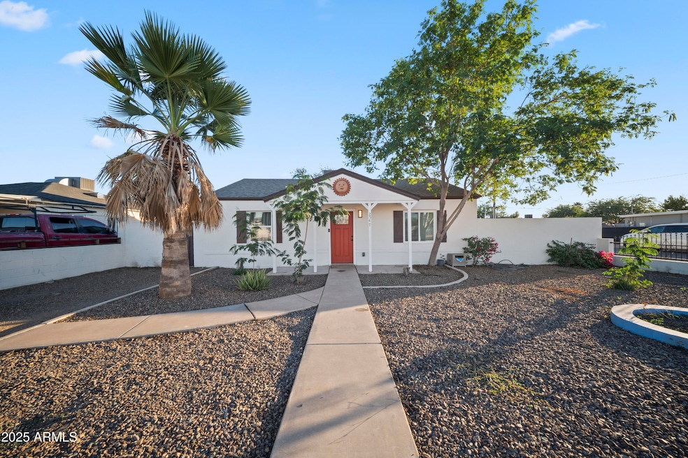2547 W Adams St, Phoenix, AZ 85009 - photo 1