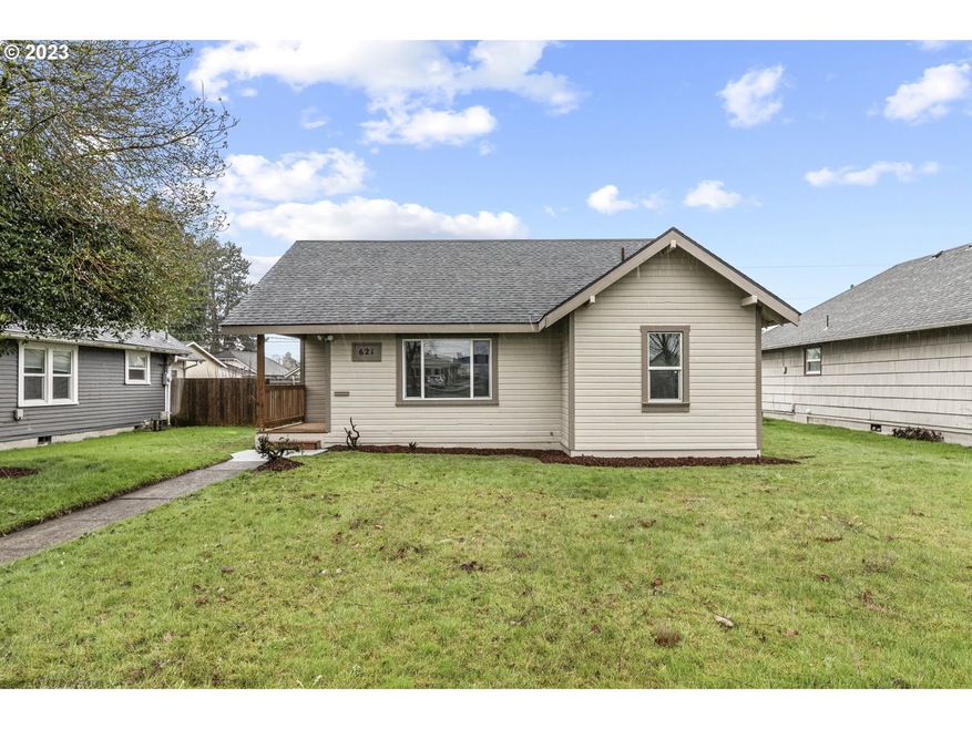 621 Oregon Way, Longview, WA 98632 - photo 1