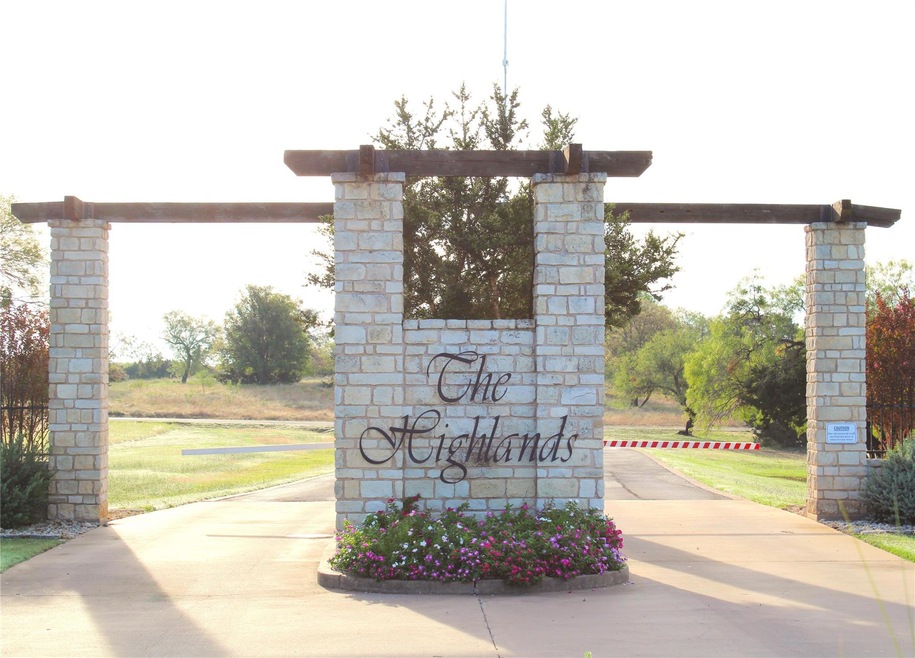 42206 Bay Hill Dr, Whitney, TX 76692 - photo 1