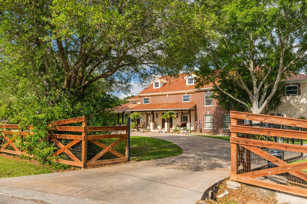 4010 Country Trails St, Alvin, TX 77511 - photo 1