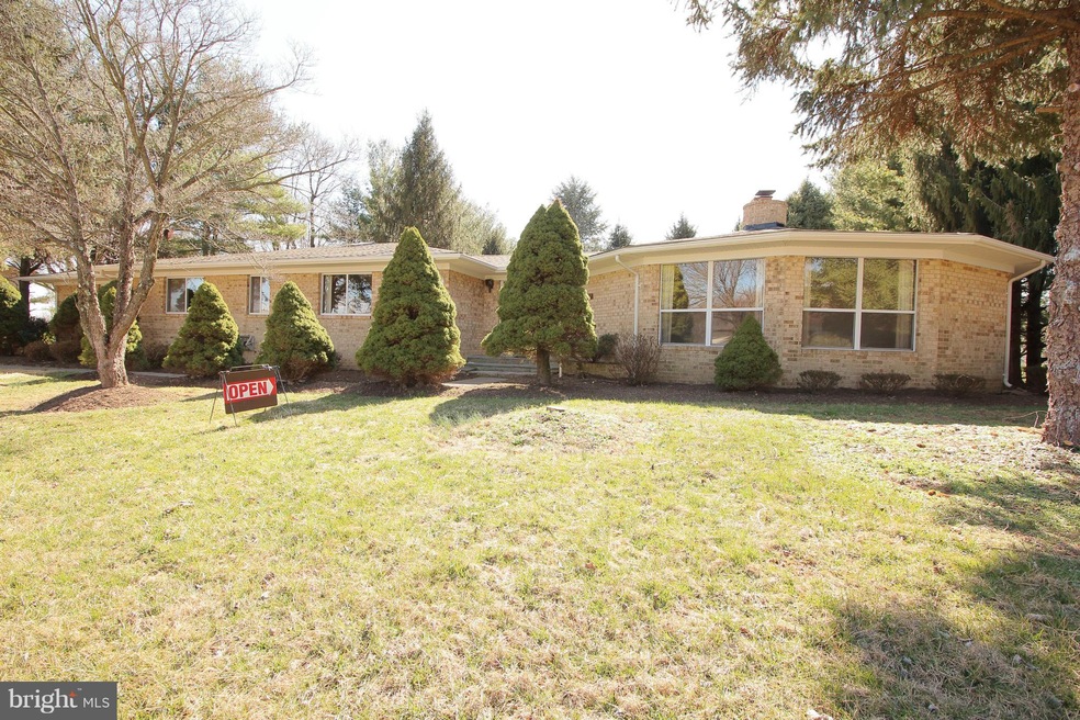 14852 Mockingbird Dr, Germantown, MD 20874 - photo 1