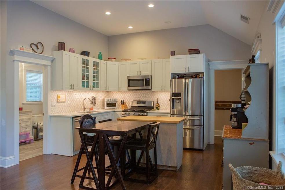 84 N Salem Rd unit 2, Ridgefield, CT 06877 - photo 1