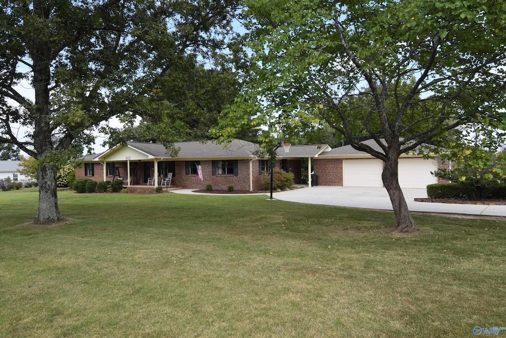 8177 Simpson Point Rd, Grant, AL 35747 - photo 1