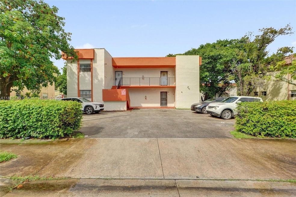 13980 NE 2nd Ct unit 321, Miami, FL 33161 - photo 1