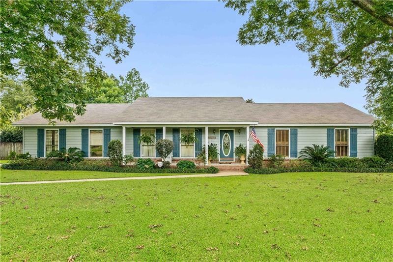 Welcome to 10001 Country Drive!