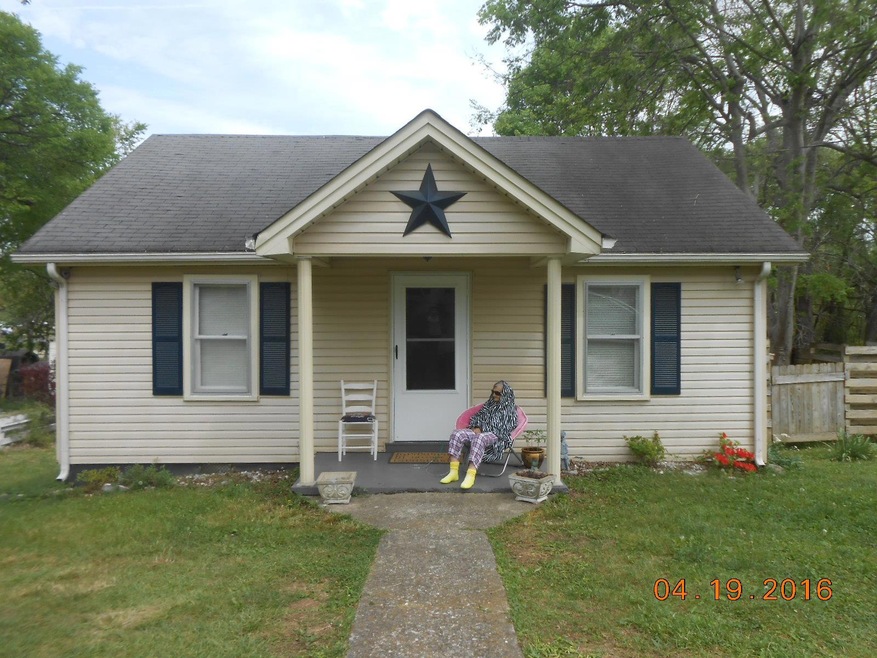 210 Ray St, Shelbyville, TN 37160 - photo 1