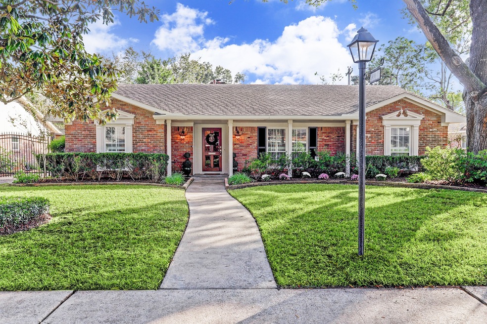 10015 Ella Lee Ln, Houston, TX 77042 - photo 1