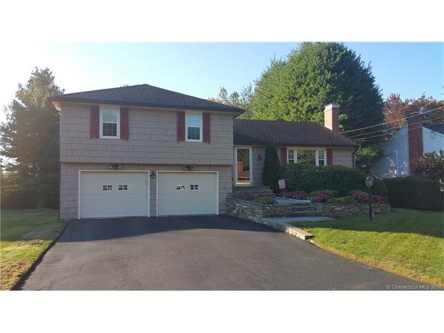 Front view of 31 Ravenwood. Note the newer garage 