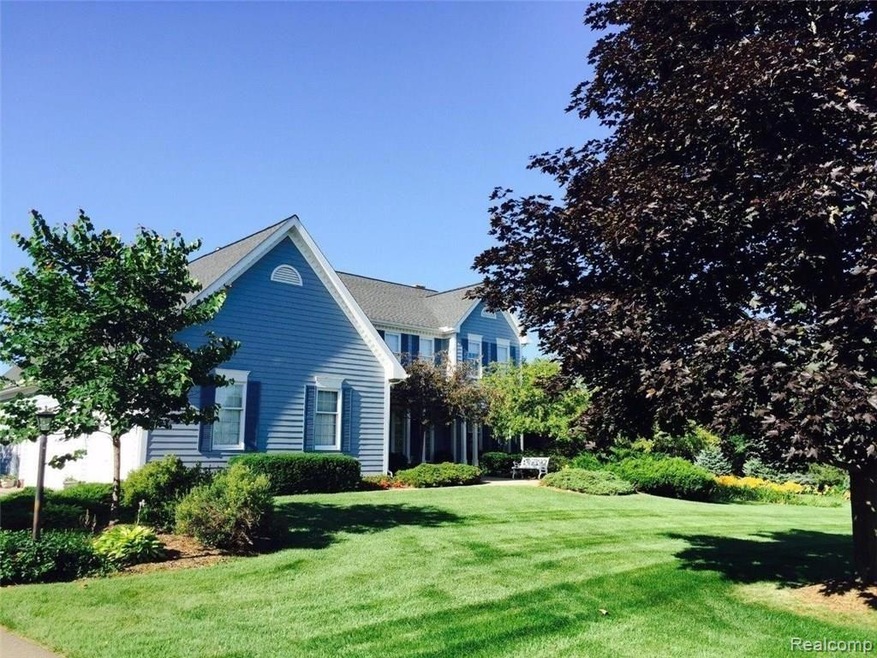 318 Crestway Ct, Saline, MI 48176 - photo 1