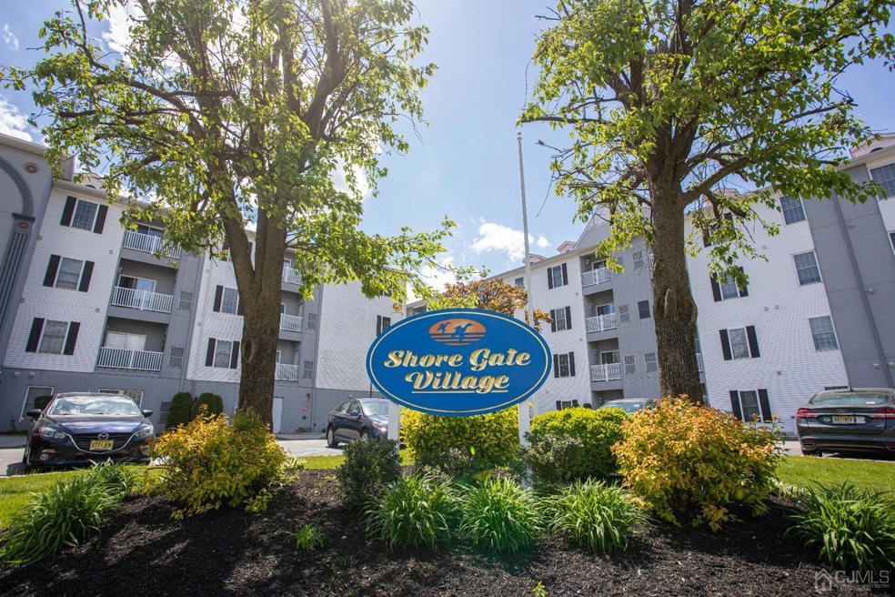 Shore Gate Village Grand Condominium unit 225, South Amboy, NJ 08879 - photo 1