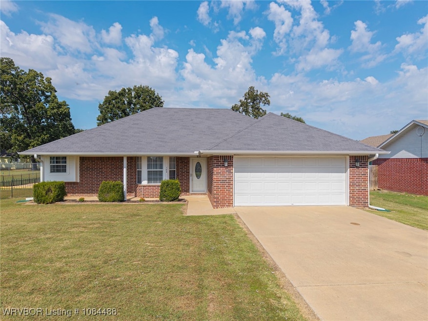 104 Commanche Loop, Roland, OK 74954 - photo 1