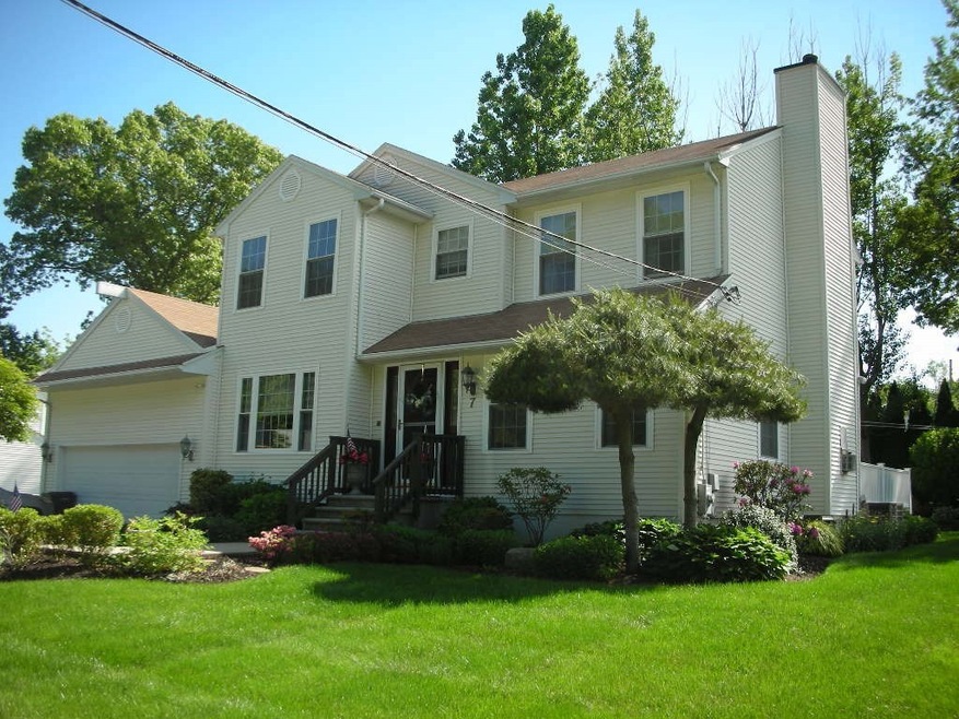 7 Violet Dr, Cranston, RI 02920 - photo 1