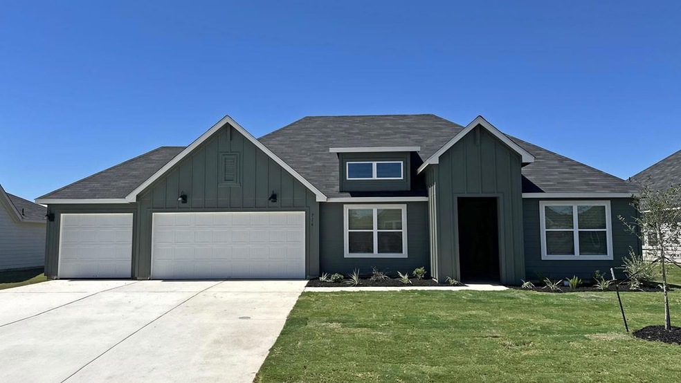714 Grace Ln, Fredericksburg, TX 78624 - photo 1