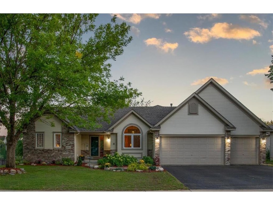 1463 Windsor Ln Shakopee MN 55379 USA-086-003-Exte
