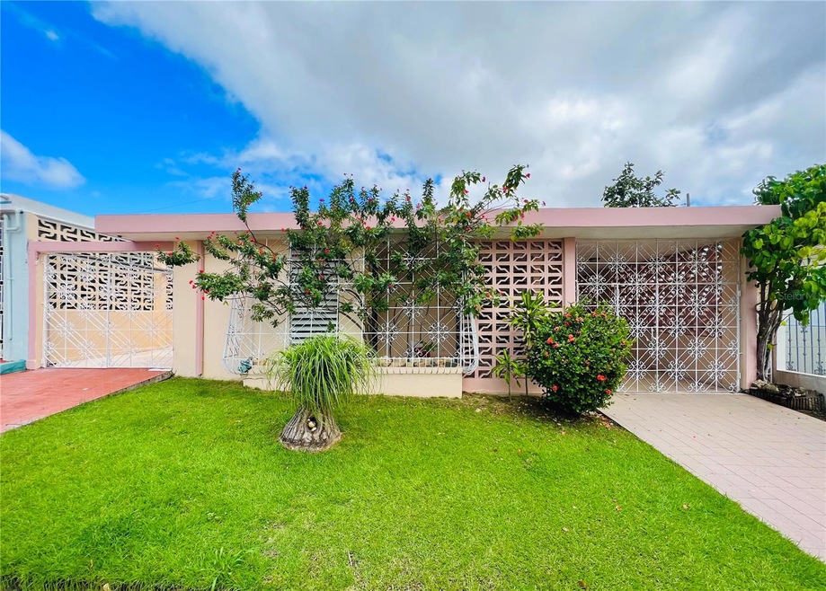 Vizcaya St. Urb Villa Espana unit A10, Bayamon, PR 00961 - photo 1