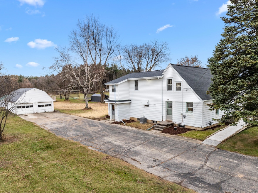 2089 Decorah Rd, West Bend, WI 53095 - photo 1