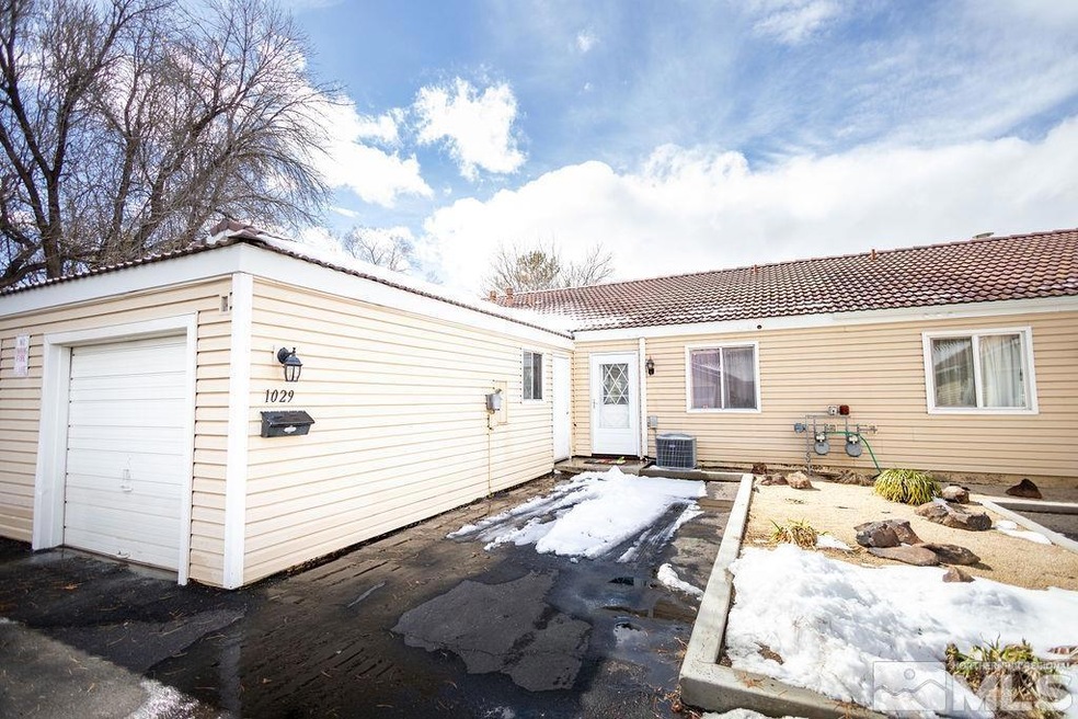 1029 Bradley Square, Sparks, NV 89434 - photo 1