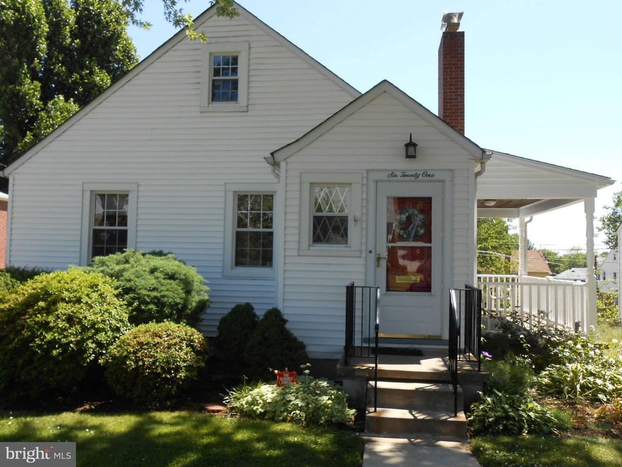 621 Warwick Rd, Baltimore, MD 21229 - photo 1