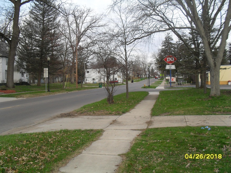 1529 Oak St, Niles, MI 49120 - photo 1