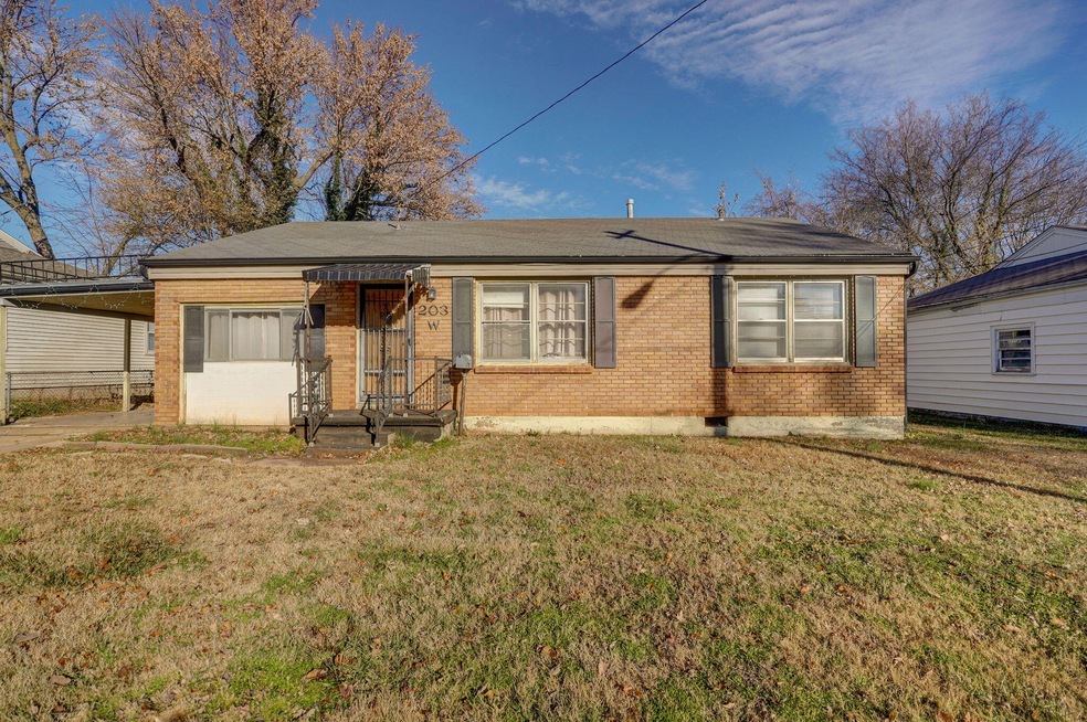203 W Whiteside St-2
